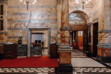 Check-in/check-out kiosk