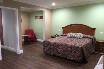 American Inn & Suites LAX