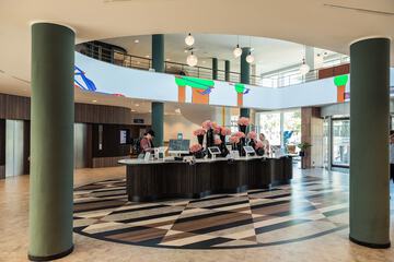 Check-in/check-out kiosk