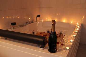 Deep soaking bathtub