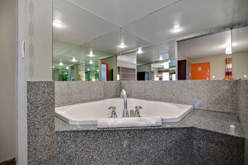 Private spa tub