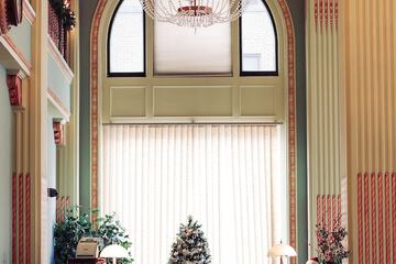 Check-in/check-out kiosk