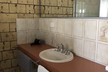 Bathroom sink