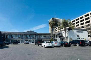 Travelodge by Wyndham Fresno Convention Center Area