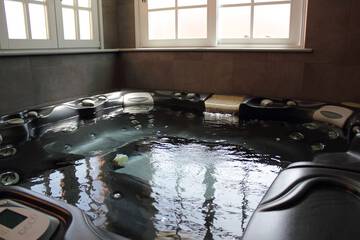 Indoor spa tub