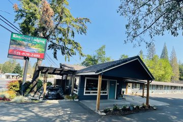 Riverfront Lodging