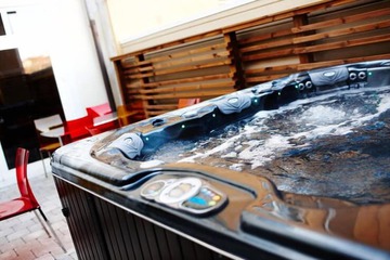 Indoor spa tub