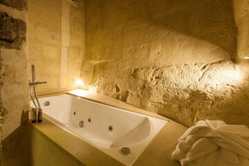 Jetted tub