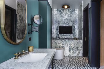 Deep soaking bathtub