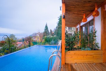 Infinity pool