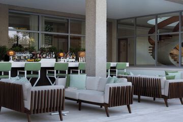 Poolside bar