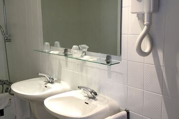Bathroom sink