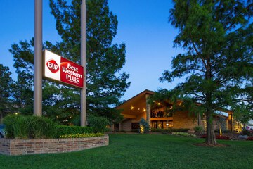 Best Western Plus Saddleback Inn & Conference Center