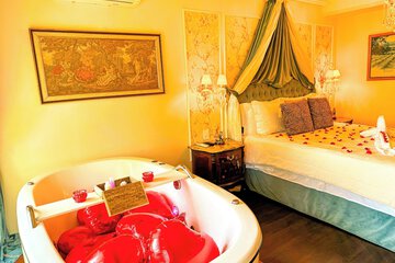 Private spa tub