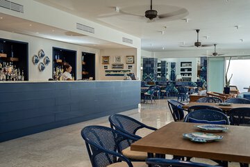 Poolside bar
