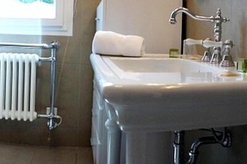 Bathroom sink