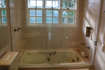Private spa tub