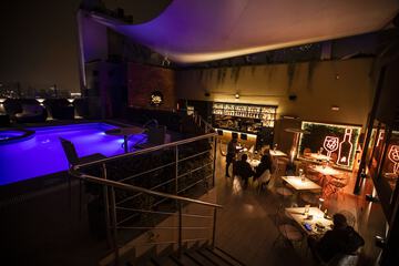 Poolside bar