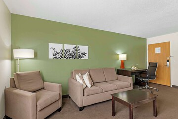Room 7 of 32