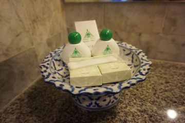 Bathroom amenities