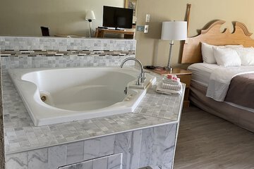 Jetted tub