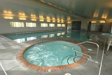Indoor spa tub