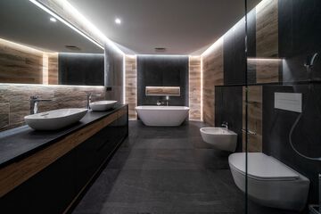 Deep soaking bathtub