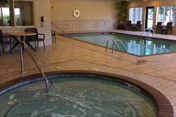 Indoor spa tub