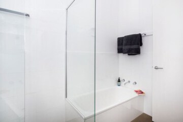 Deep Soaking Bathtub