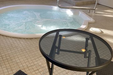 Indoor spa tub