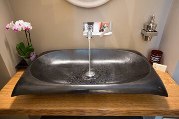 Bathroom sink