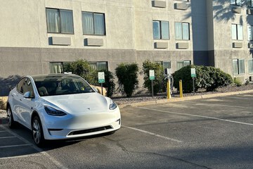 Electric vehicle charging station