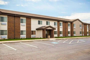 Quality Inn Chesterton near Indiana Dunes National Park I-94