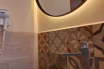 Bathroom sink
