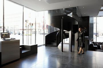 Lobby lounge