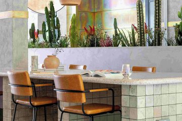 Lobby lounge