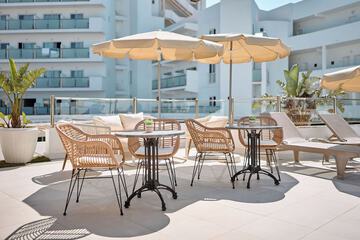 Poolside bar