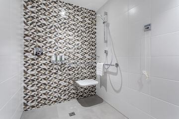 Bathroom shower