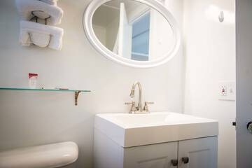 Bathroom sink