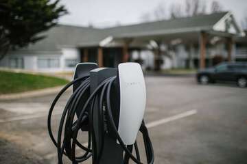 Electric vehicle charging station