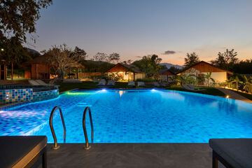 Infinity pool