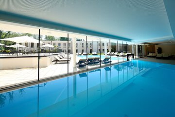 Indoor/outdoor pool