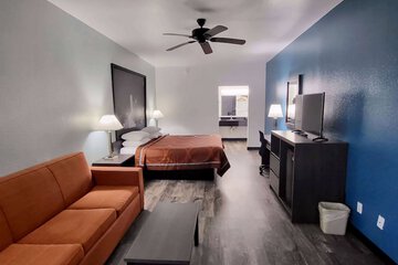 Super 8 by Wyndham Forney / East Dallas