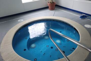 Indoor spa tub