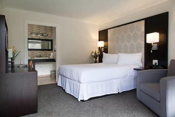 Room 7 of 12