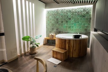 Private spa tub