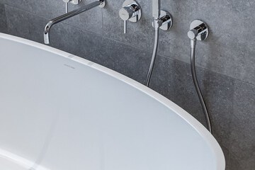 Deep soaking bathtub