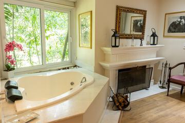 Private spa tub