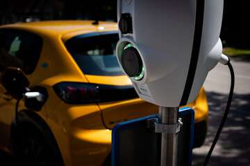Electric vehicle charging station