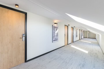 Handrails in hallways
